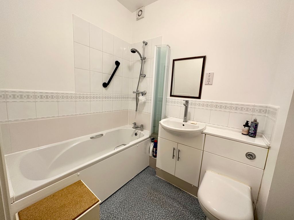 2 bed flat for sale in Haycock House, The Chestnuts, Cross Houses SY5, £149,000