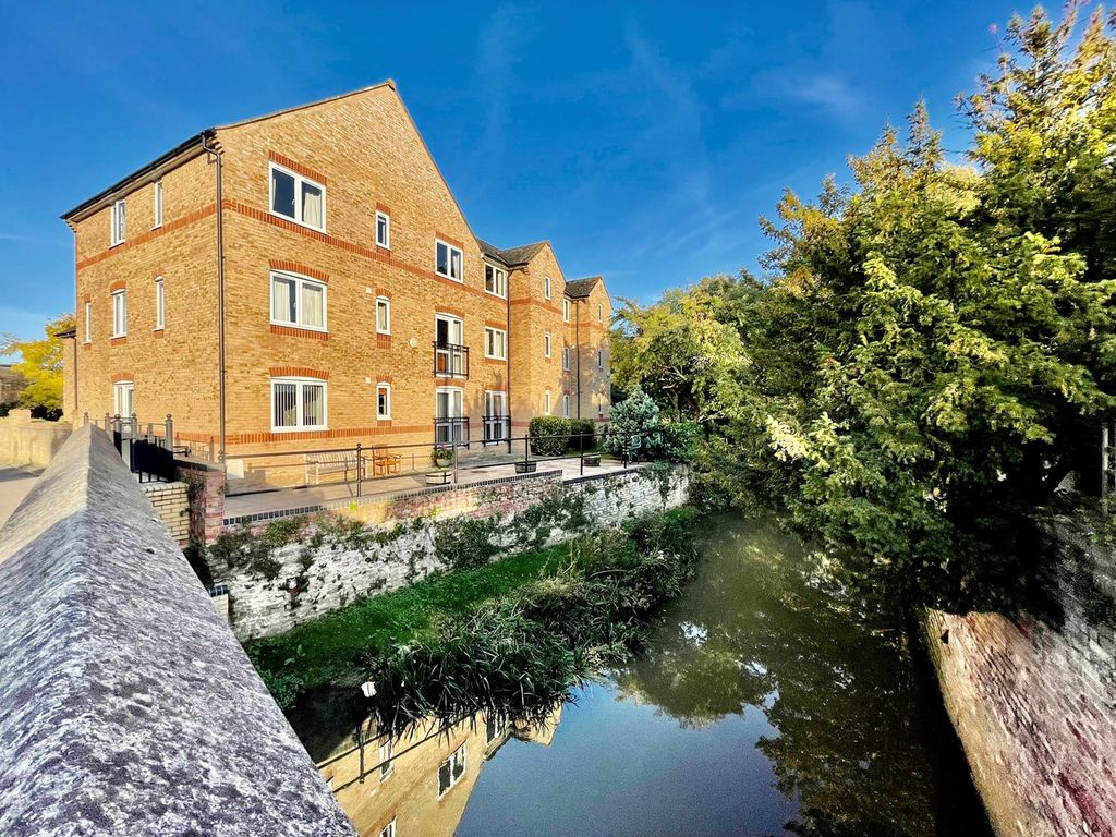 1 bed property for sale in Church Street, St Neots PE19, £135,000