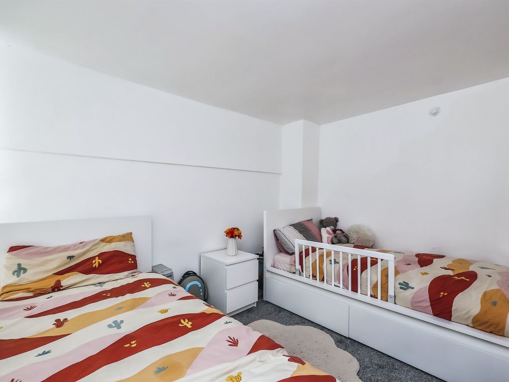 2 bed flat for sale in Lee Street, Leicester LE1, £80,000