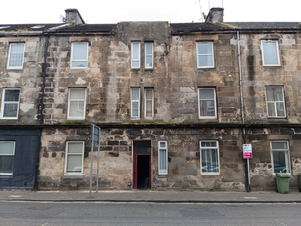 1 bed flat for sale in Glasgow Road, Dumbarton G82, £29,000