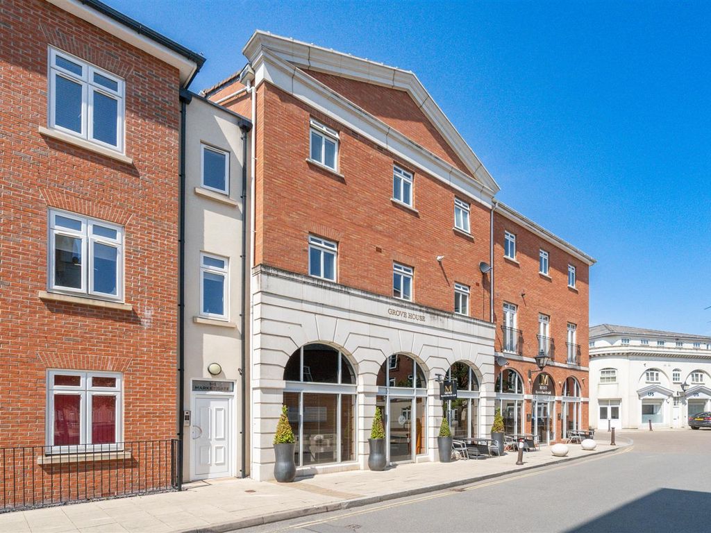 1 bed flat for sale in Main Street, Dickens Heath, Solihull B90, £140,000