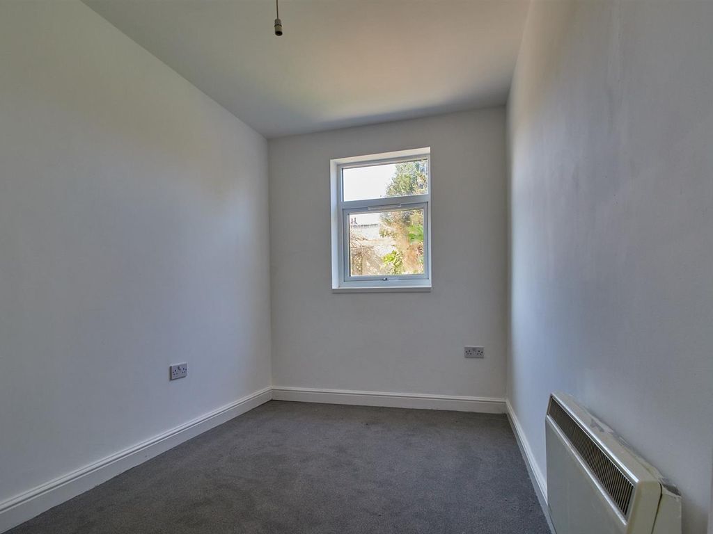 2 bed flat for sale in Chapel Street, Barwell, Leicester LE9, £85,000
