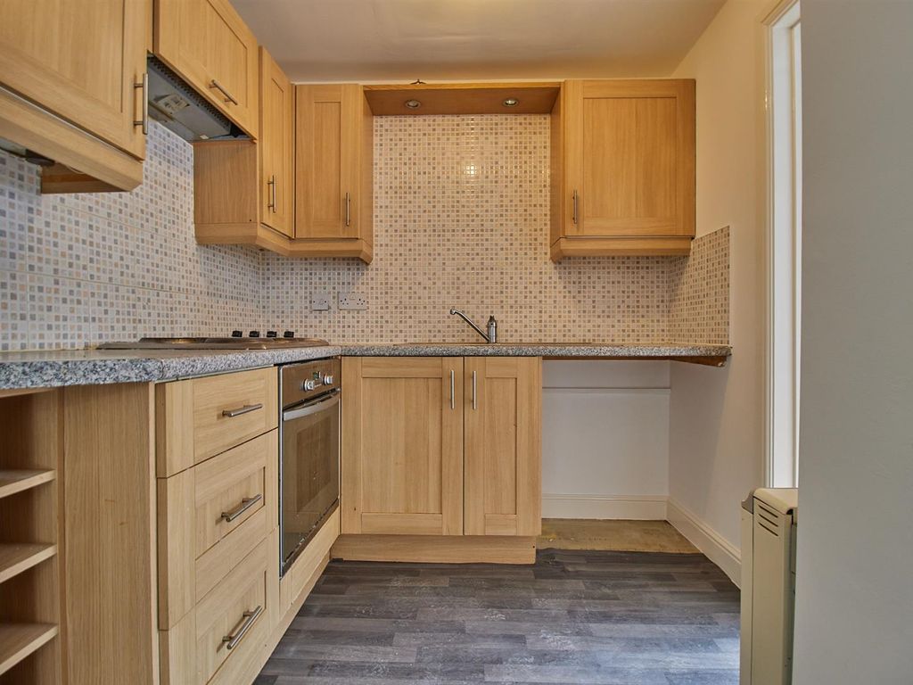 2 bed flat for sale in Chapel Street, Barwell, Leicester LE9, £85,000