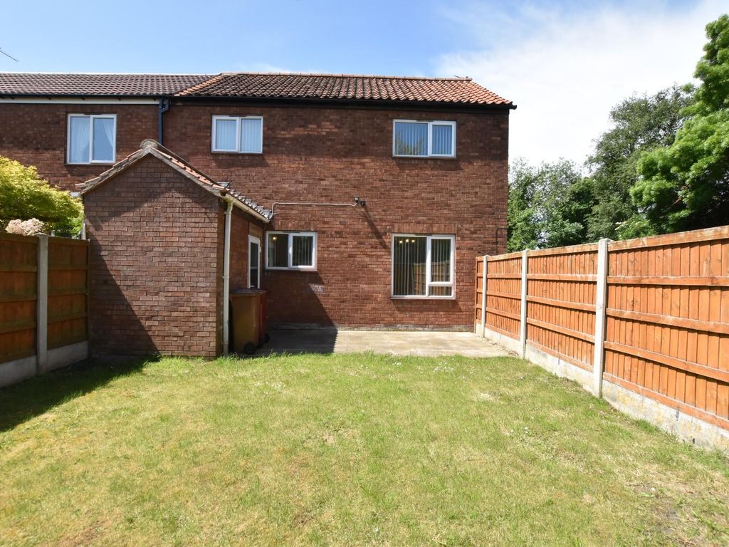 3 bed end terrace house for sale in Edgemere, Scunthorpe DN15, £120,000