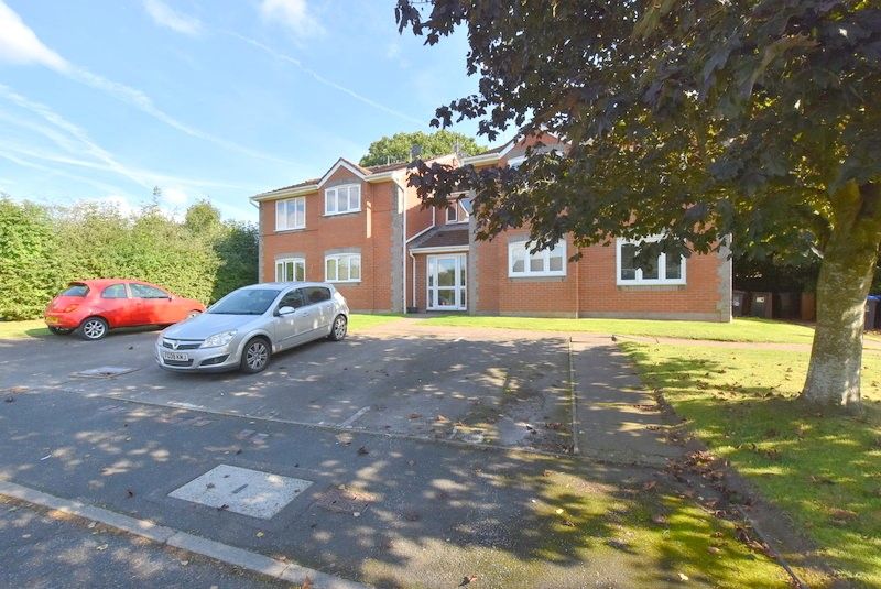 1 bed flat for sale in Kingfisher Close, Madeley CW3, £80,000