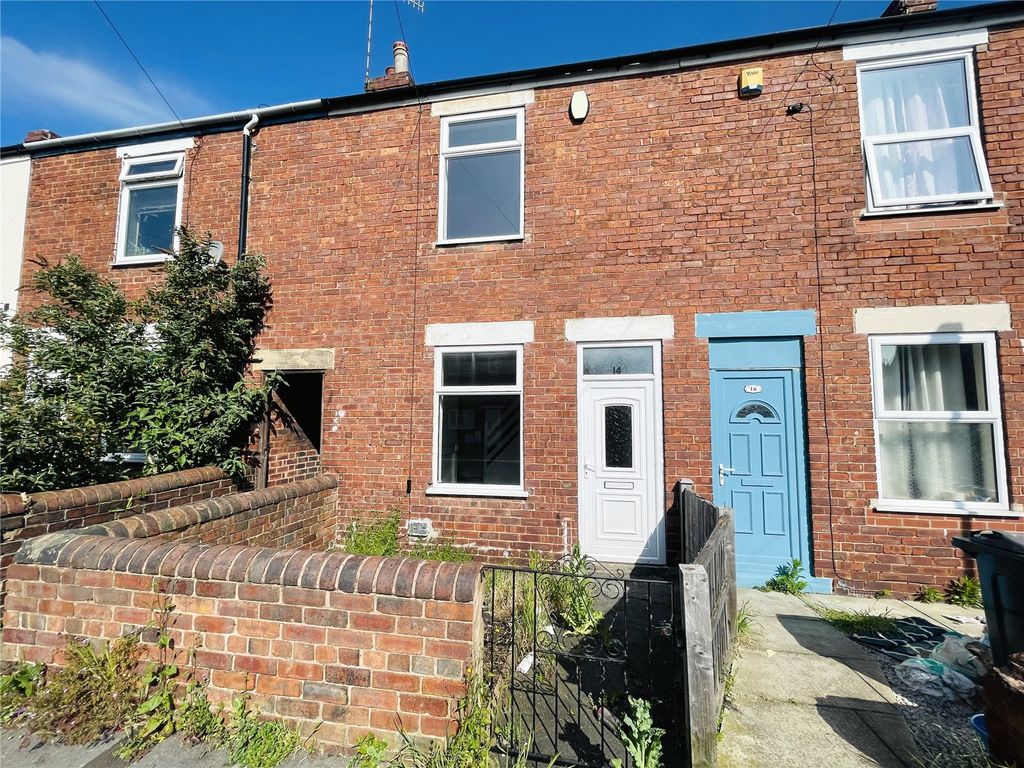 3 bed terraced house for sale in Dundonald Road, Chesterfield, Derbyshire S40, £120,000