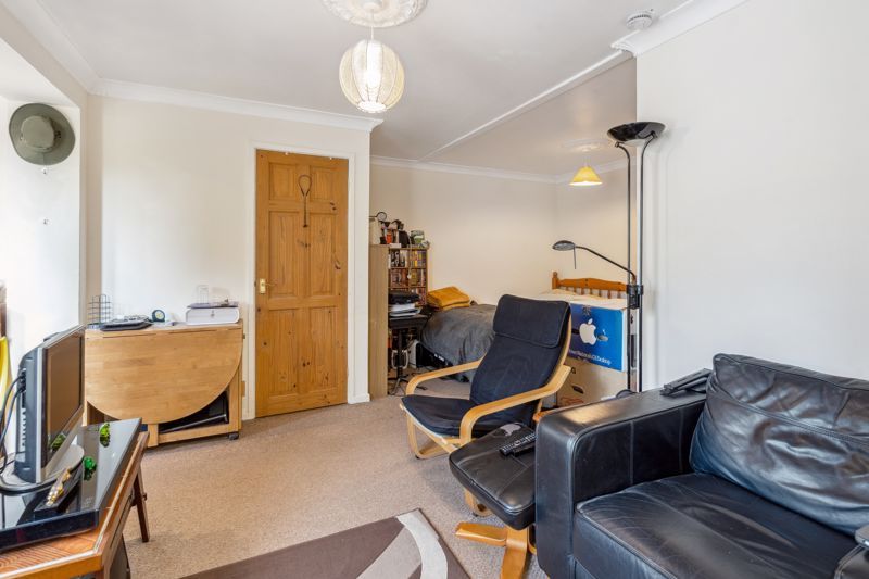 1 bed flat for sale in Clarendon Close, Abingdon OX14, £160,000