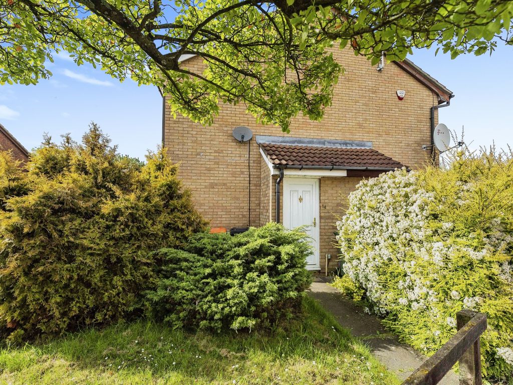1 bed detached house for sale in Gainsborough Drive, Houghton Regis, Dunstable, Bedfordshire LU5, £220,000