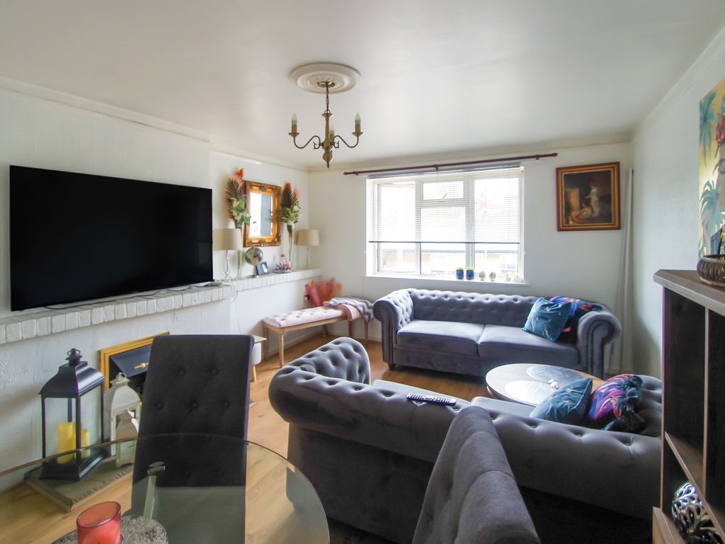 3 bed flat for sale in Channel View, Folkestone CT19, £200,000