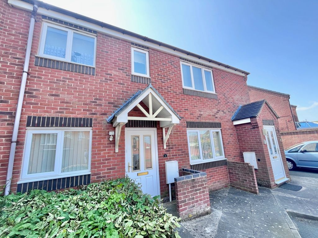 2 bed flat for sale in Redlands Road, Oakengates, Telford TF1, £120,000
