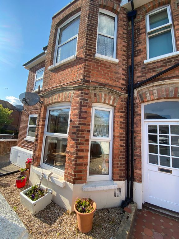 1 bed flat for sale in Bedfordwell Road, Eastbourne BN22, £155,000