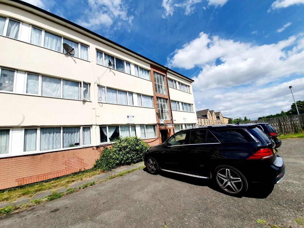 2 bed flat for sale in Lady Margaret Road, Southall UB1, £220,000