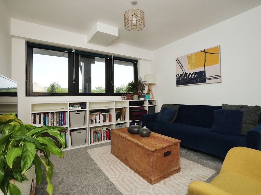 2 bed flat for sale in Whitchurch Lane, Bristol BS14, £190,000