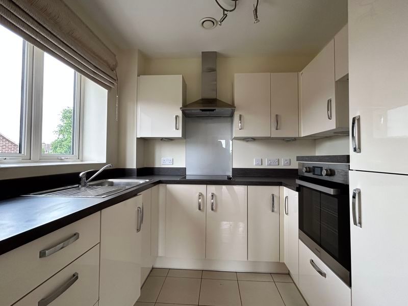 1 bed flat for sale in Knutton Road, Wolstanton, Newcastle-Under-Lyme ST5, £130,000