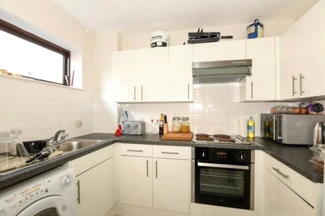 1 bed flat for sale in Prince Road, London SE25, £180,000