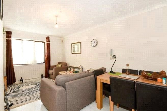 1 bed flat for sale in Prince Road, London SE25, £180,000