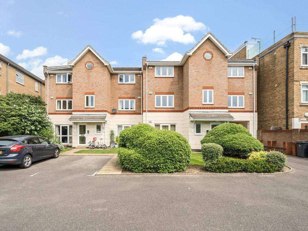 1 bed flat for sale in London Road, Kingston Upon Thames KT2, £249,950