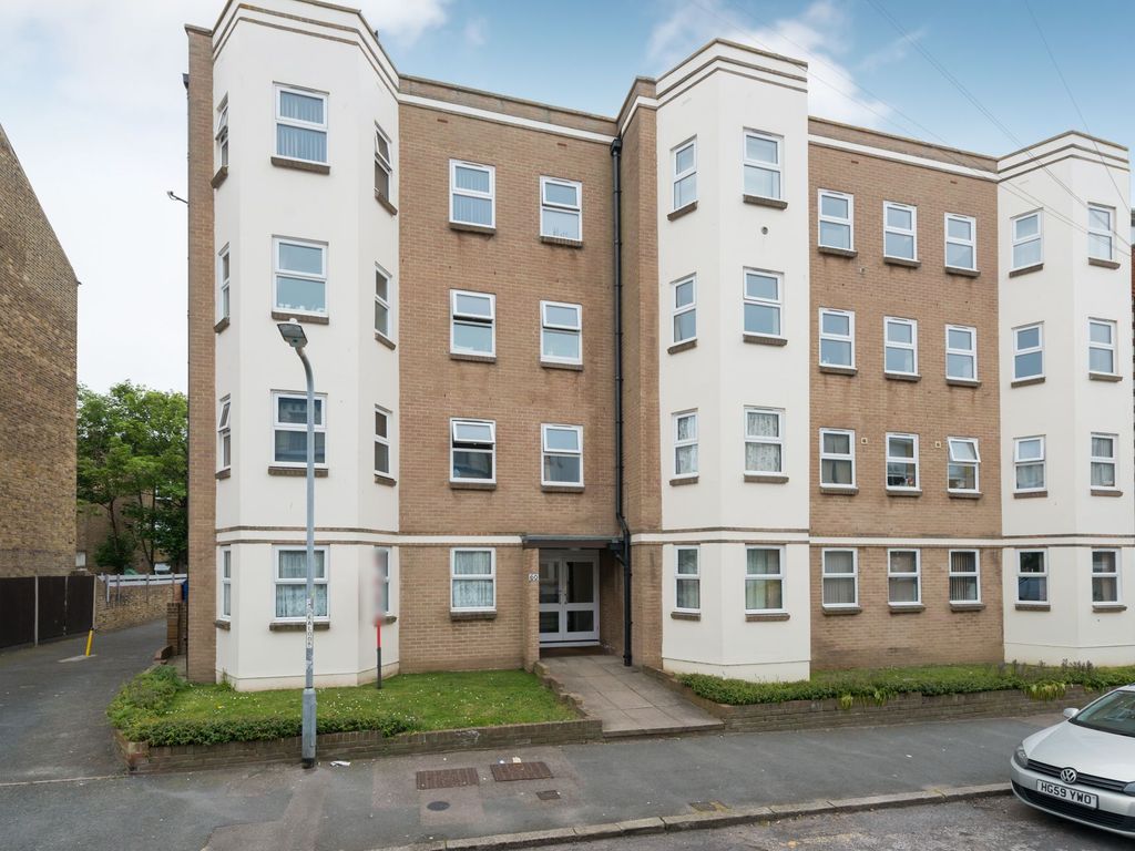 2 bed flat for sale in Edgar Road, Cliftonville CT9, £180,000