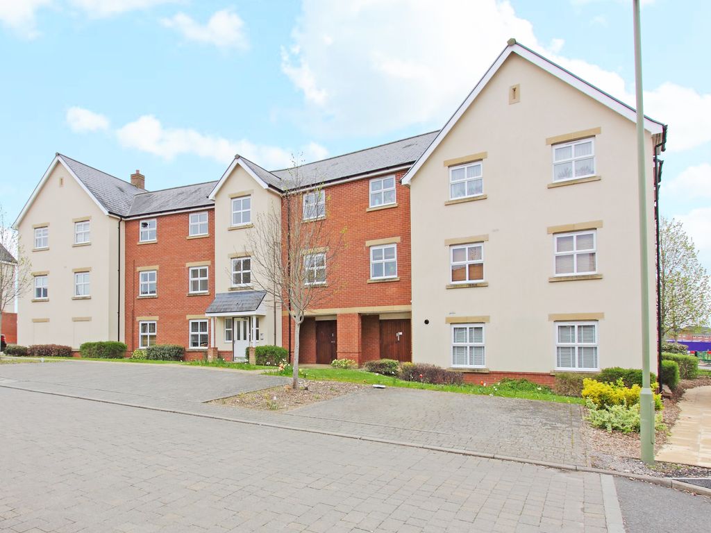 1 bed flat for sale in Roving Close, Andover SP11, £130,000