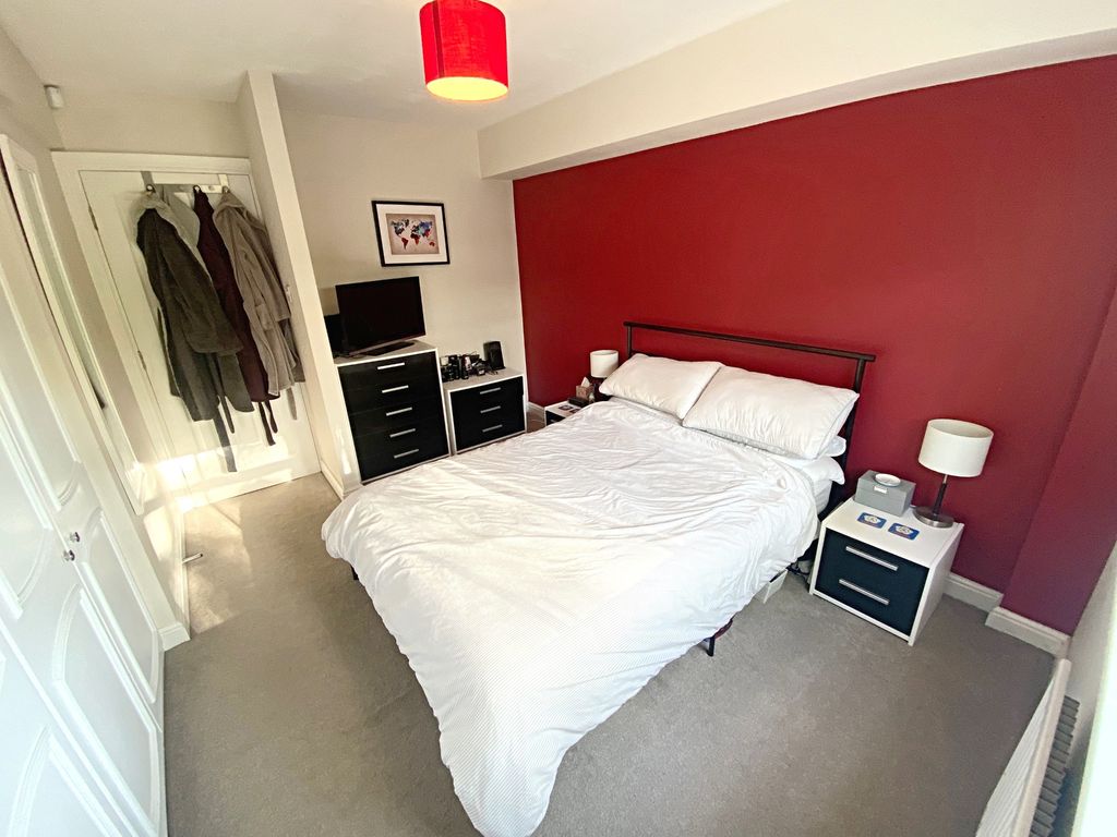 2 bed flat for sale in The Locks, Bingley BD16, £160,000
