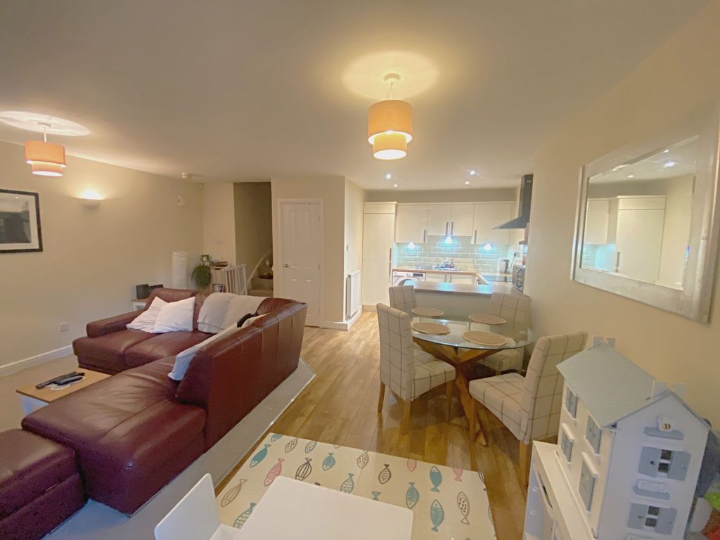 2 bed flat for sale in The Locks, Bingley BD16, £160,000