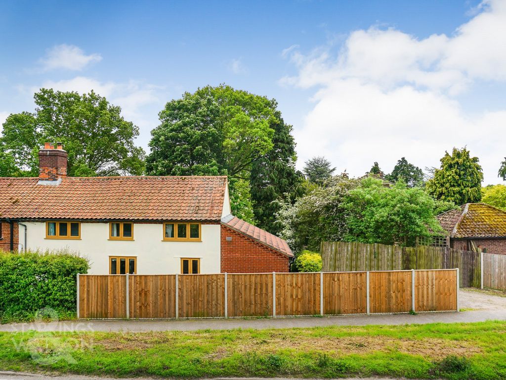 3 bed cottage for sale in Hellington Corner, Bergh Apton, Norwich NR15, £315,000