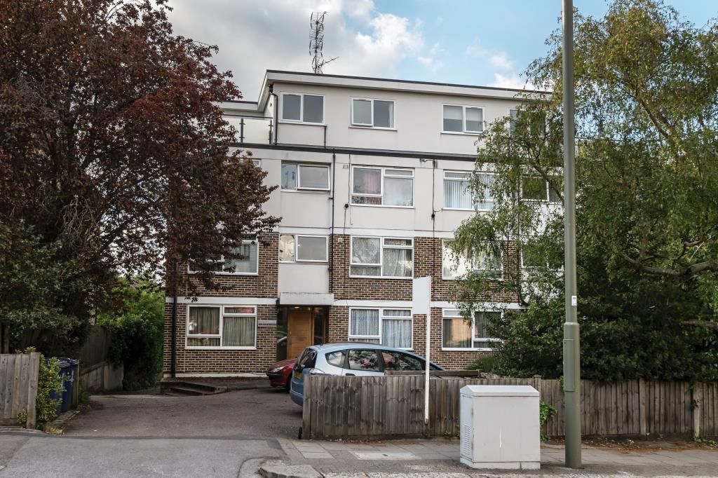 1 bed flat for sale in New Barnet, Barnet EN5, £310,000