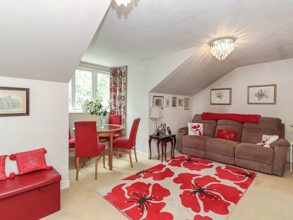 1 bed flat for sale in Church Lane, Kings Langley WD4, £199,999