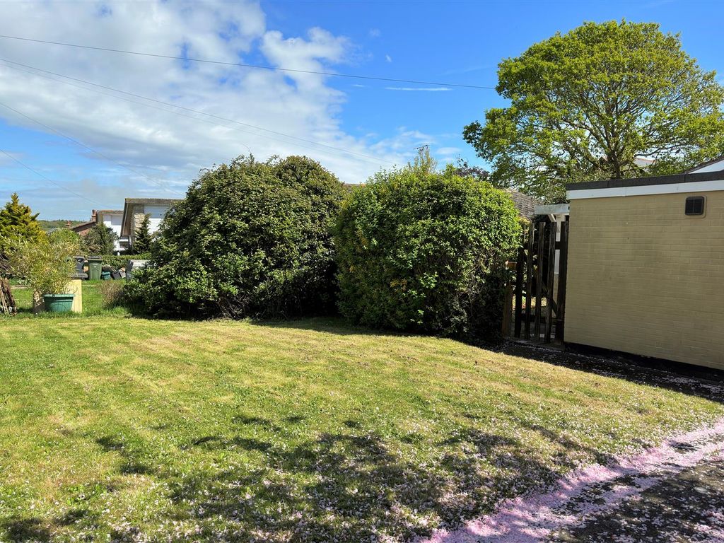 3 bed detached bungalow for sale in Ronstan Gardens, Freshwater PO40, £315,000