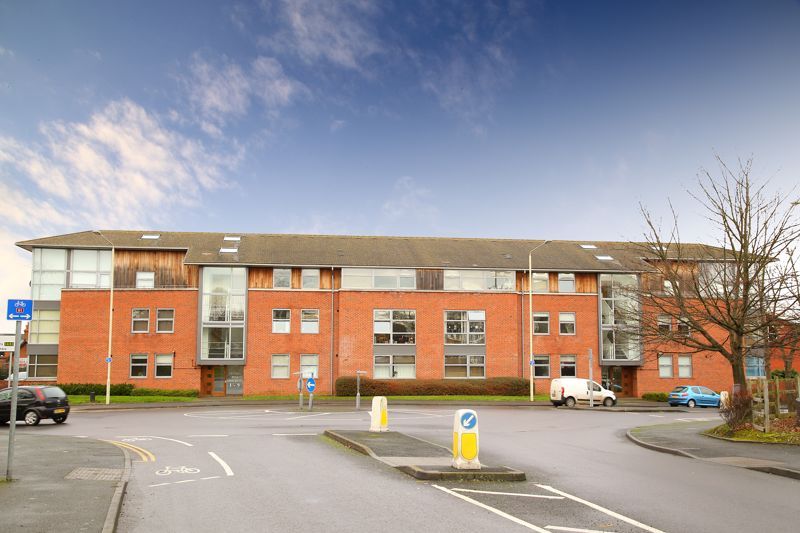 2 bed flat for sale in Victoria Road, Wellington, Telford TF1, £115,000