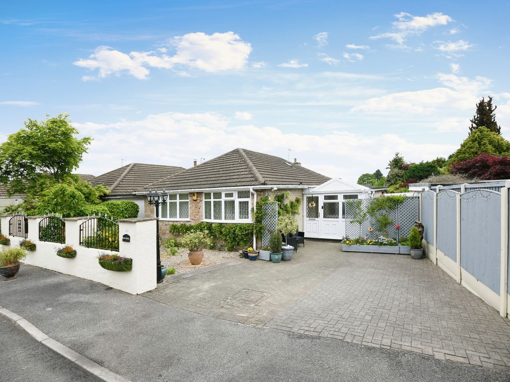 3 bed detached bungalow for sale in Leeming Park, Mansfield NG19, £325,000