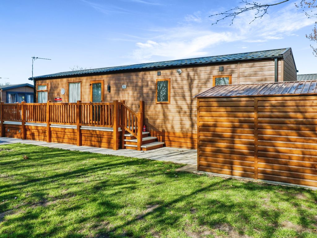 2 bed mobile/park home for sale in Abbey Farm Caravan Park Abbey Lane, Ormskirk L40, £95,000