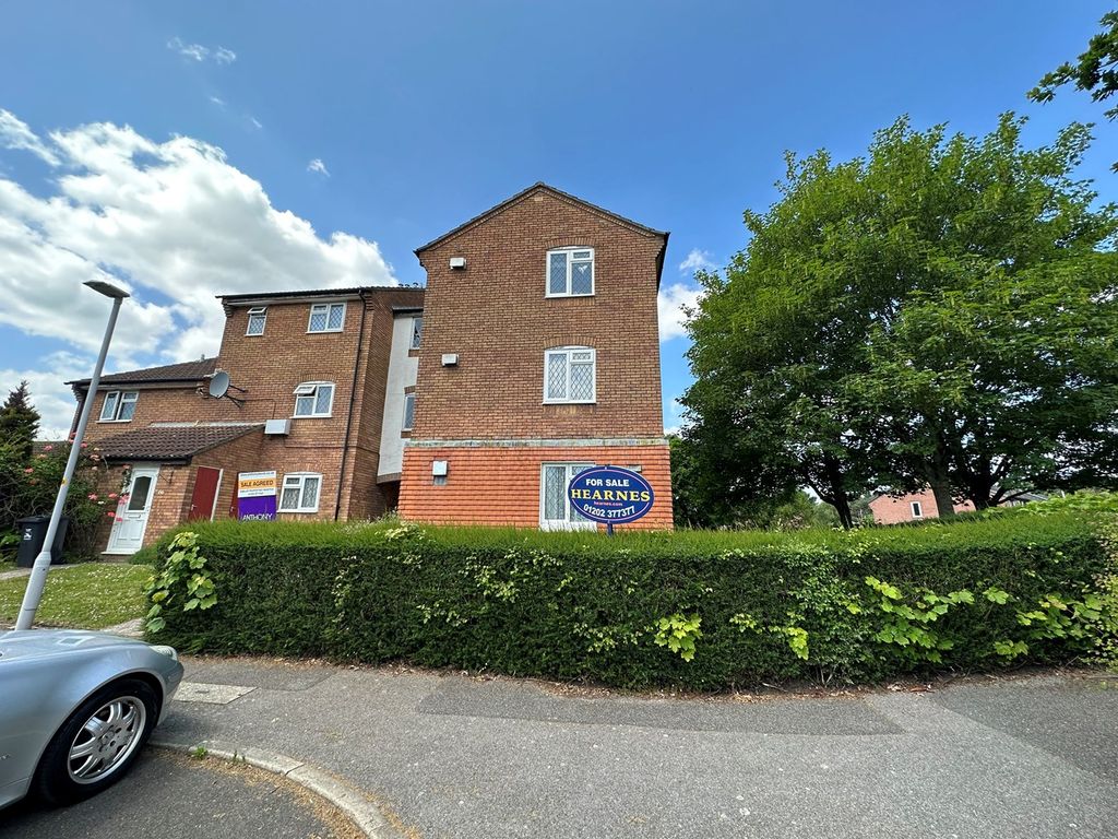 1 bed flat for sale in Southbrook Close, Canford Heath, Poole BH17, £115,000