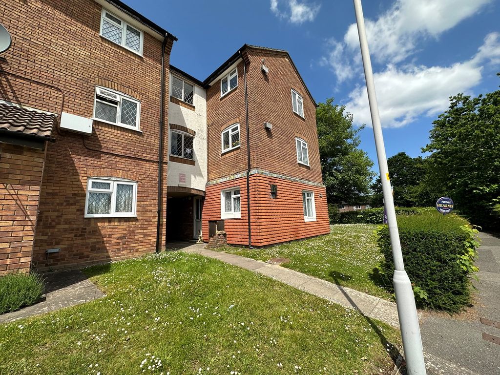 1 bed flat for sale in Southbrook Close, Canford Heath, Poole BH17, £115,000