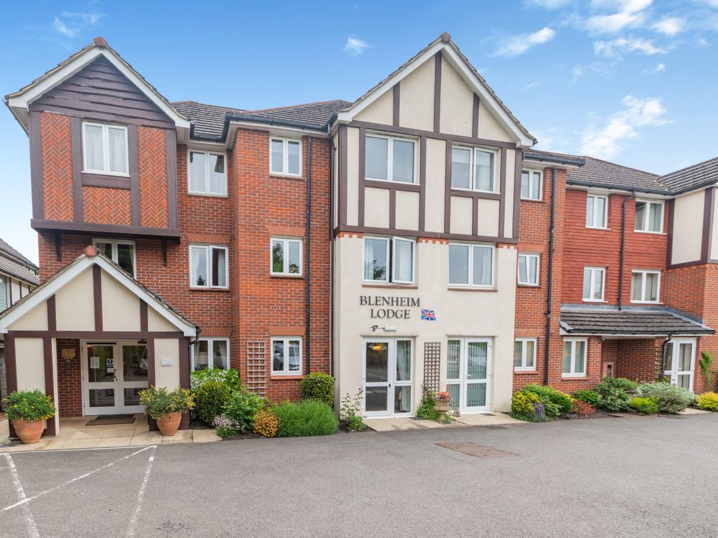 1 bed flat for sale in Chesham Road, Amersham HP6, £259,950