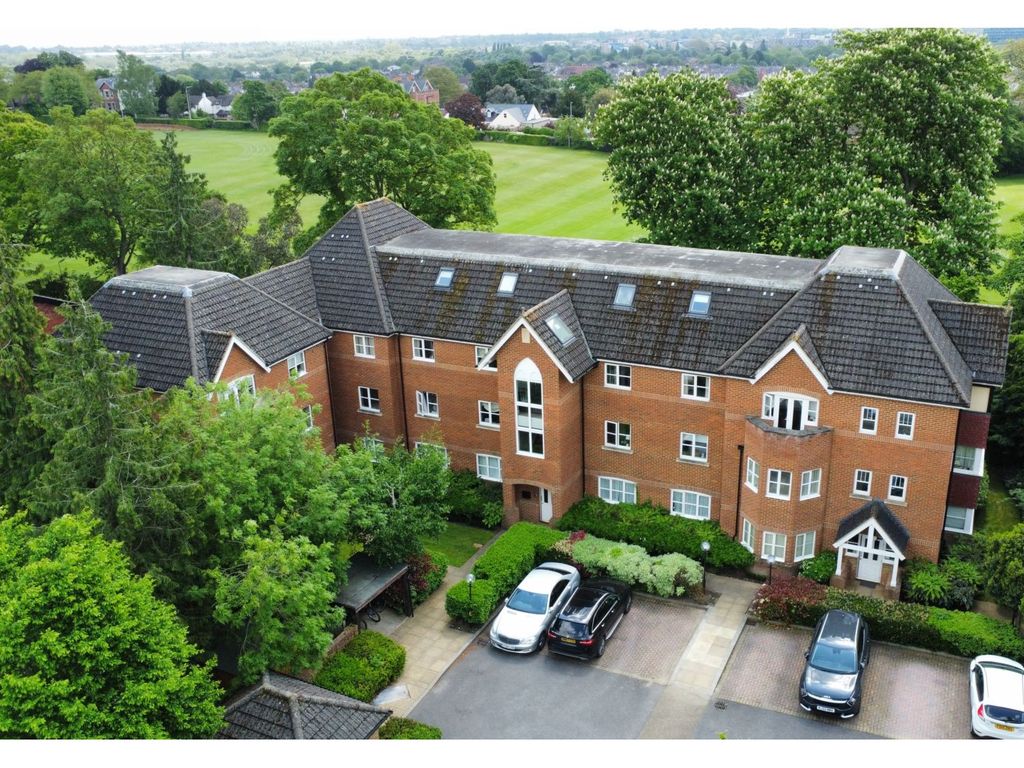 2 bed flat for sale in Derby Road, Reading RG4, £300,000