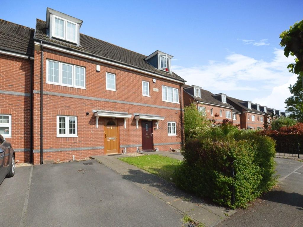 3 bed town house for sale in Brookwood Avenue, Eastleigh SO50, £325,000