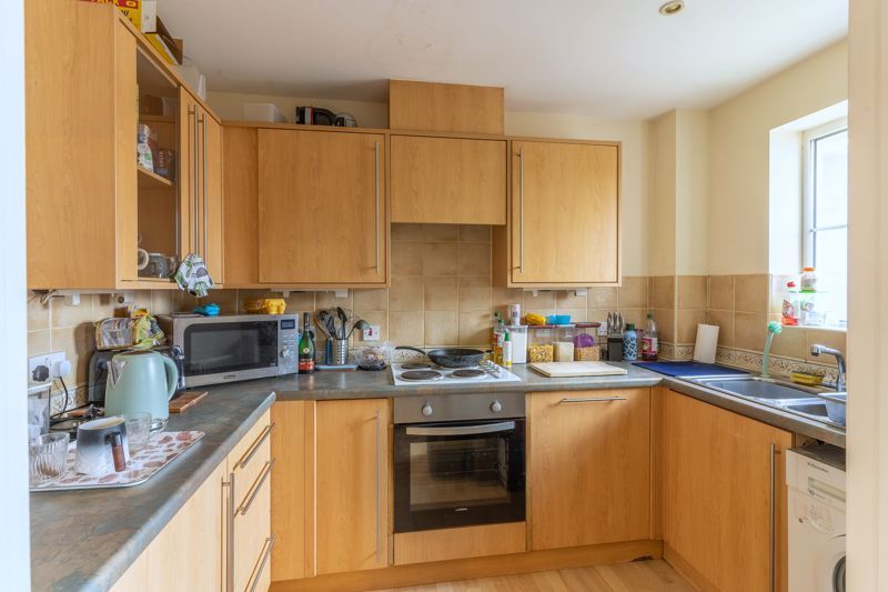 2 bed flat for sale in Finchale Avenue, Priorslee, Telford TF2, £137,500