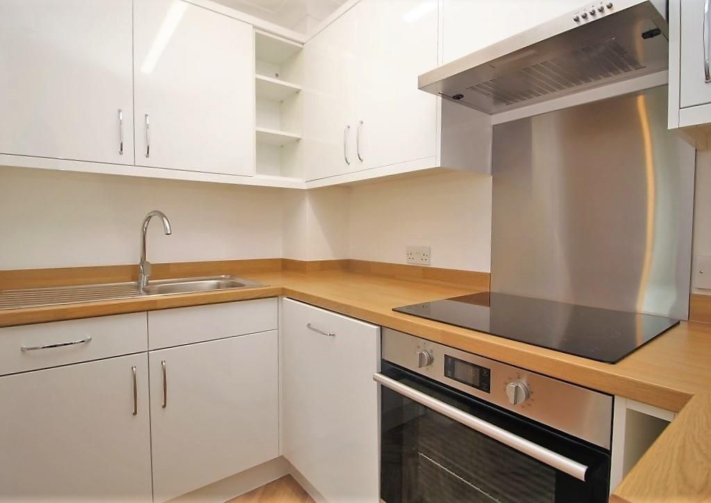 1 bed flat for sale in Orchard Court, Reading RG2, £65,000