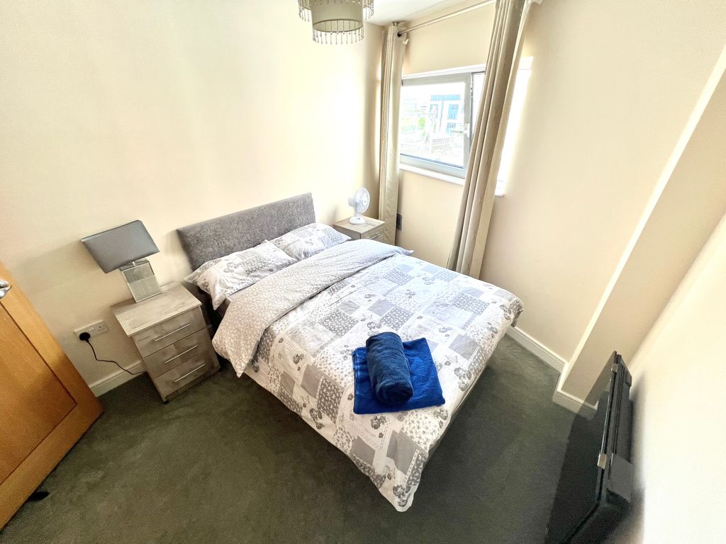 2 bed flat for sale in Bute Terrace, Cardiff CF10, £195,000