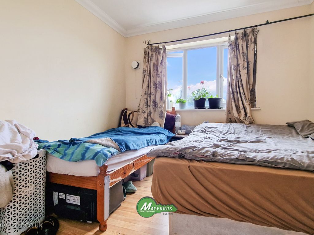 2 bed flat for sale in St. Mark's Place, Dagenham, Dagenham RM10, £260,000