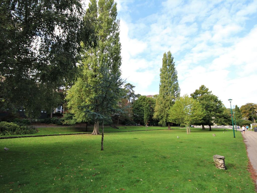 1 bed flat for sale in Bourne Avenue, Bournemouth BH2, £119,950