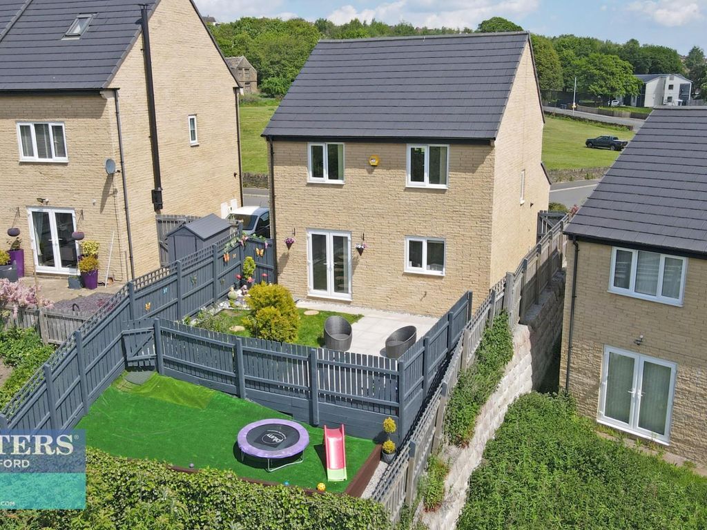 3 bed detached house for sale in Beck Bridge Lane, Allerton, Bradford BD15, £230,000