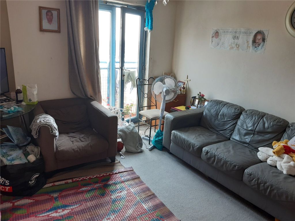 1 bed flat for sale in Wellington Street, Swindon, Wiltshire SN1, £85,000