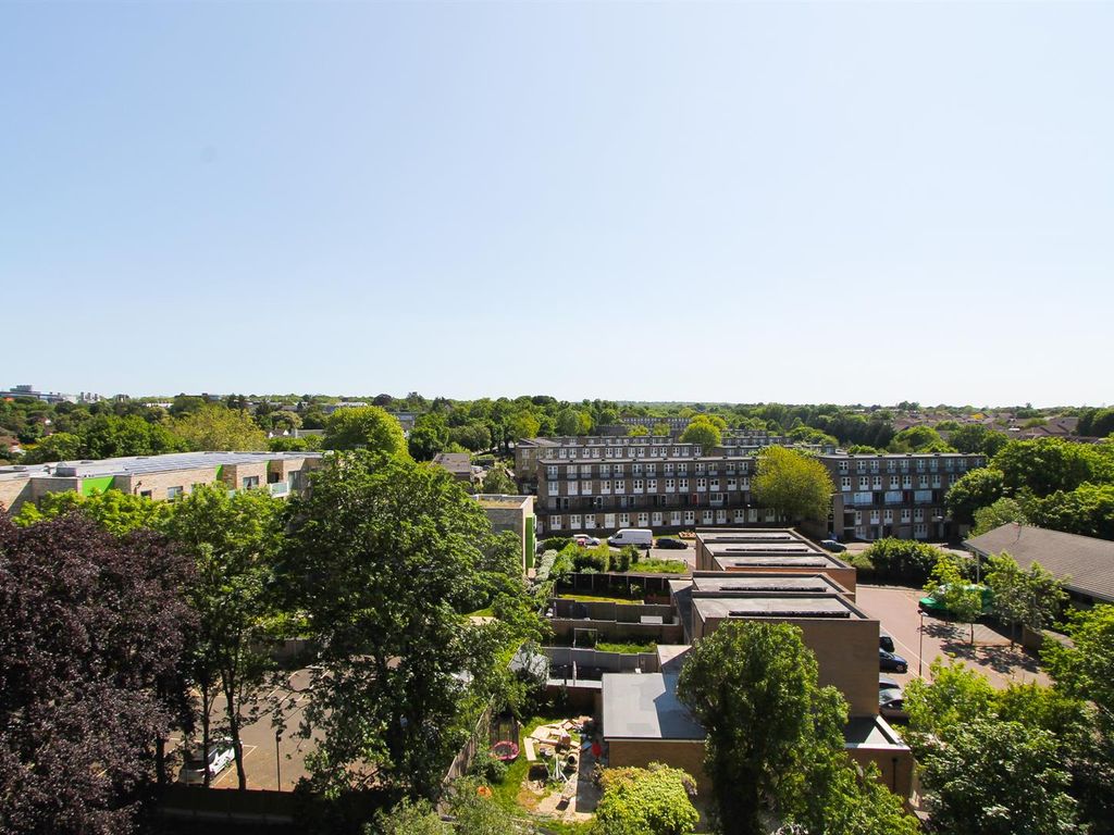 2 bed flat for sale in Toll Bar Court, Basinghall Gardens, Sutton SM2, £260,000