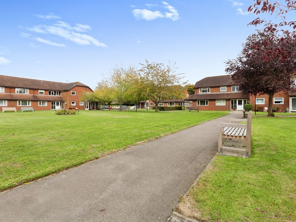 2 bed property for sale in Ruskin Court, Newport Pagnell MK16, £200,000