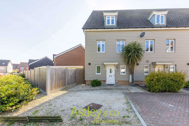 3 bed town house for sale in Tulip Gardens, Cringleford, Norwich NR4, £330,000