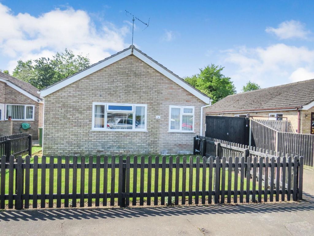 4 bed detached bungalow for sale in Walnut Close, Foulden, Thetford IP26, £300,000