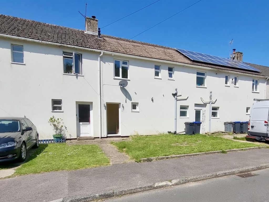 3 bed terraced house for sale in Pinewood Way, Salisbury SP2, £70,000