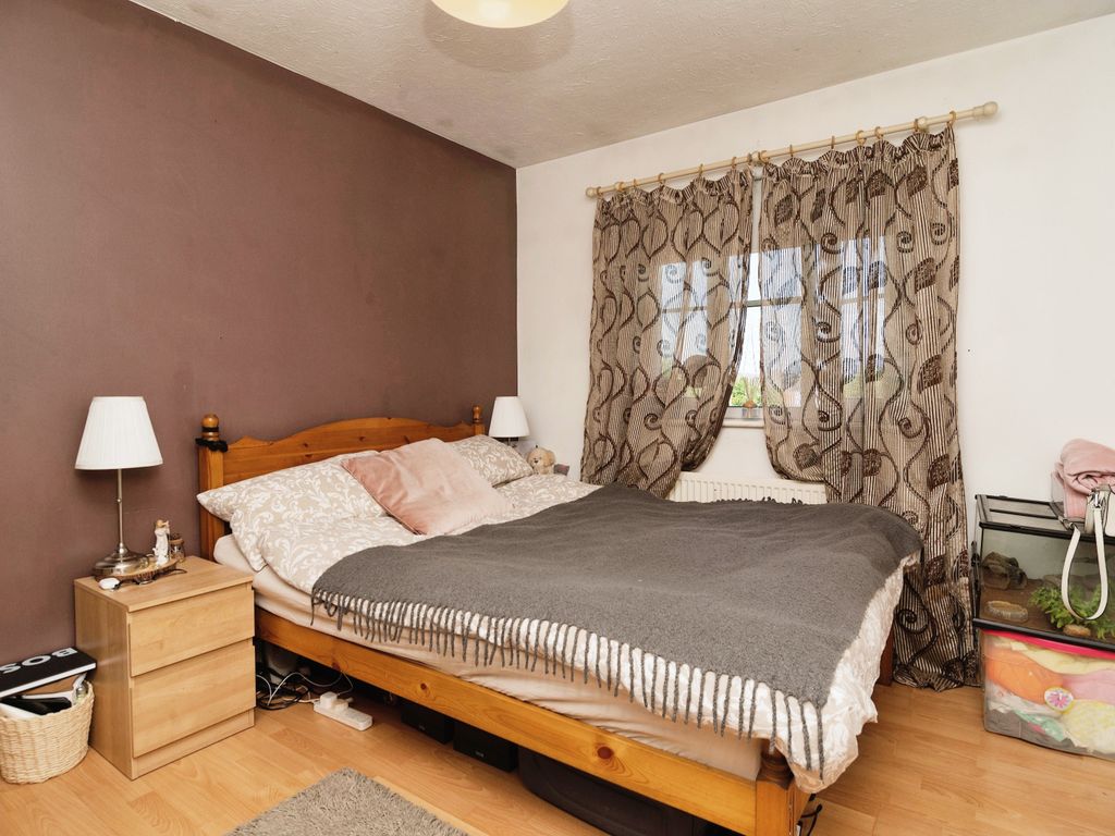 2 bed flat for sale in Swiftsure Road, Chafford Hundred, Grays, Essex RM16, £260,000